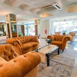 Queenspark Lovita Hotel